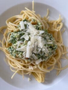 Spaghetti mit Feta – Rucola Pesto