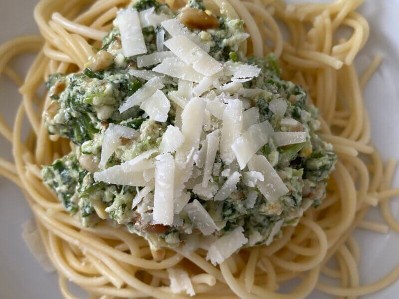 Spaghetti mit Feta – Rucola Pesto